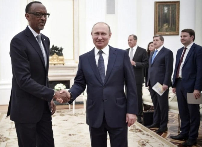 러시아와 중국은 도널드 트럼프 미 행정부가 외면하고 있는 아프리카에 대해 영향력을 확대하고 있다.