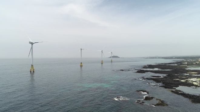 제주 제주시 한경면 두모리에 있는 탐라해상풍력발전의 해상풍력발전시설 모습. 사진=한국에너지정보문화재단 