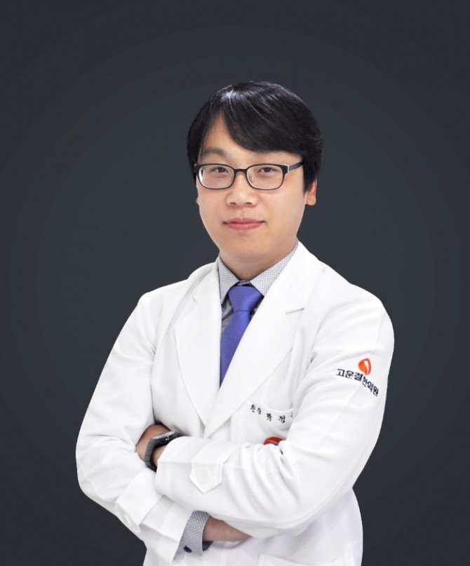 사마귀의 경우 통증이나 가려움증 같은 증상은 없지만 피부 접촉으로 타인에게 전염 위험, 재발 가능성이 높아 조기치료가 중요하다. 이런 사마귀는 머리부터 발끝까지 안 생기는 부위가 없는 질환이다. 고운결한의원 목동점 박정근 대표원장. 사진=고운결한의원 목동점