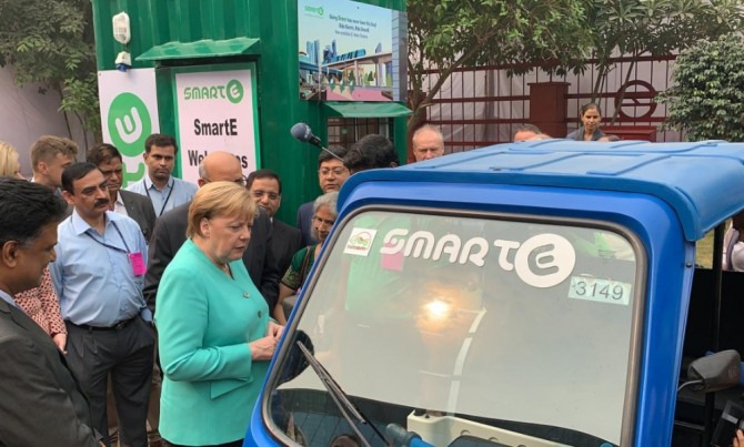 앙겔라 메르켈 독일 총리는 오는 2030년까지 독일에 전기 자동차 충전소를 100만 곳 설치해야 한다고 강조했다. 사진=로이터/뉴스1