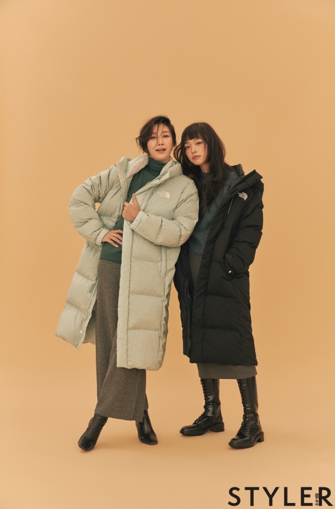 노스페이스는 2019년 가을·겨울 시즌을 맞아 방송인 변정수와 그의 딸 유채원과 함께한 롱다운 화보를 공개했다. 사진=노스페이스