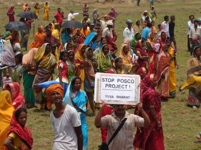 인도 오디샤주정부가 포스코가 제철소를 지으려다 포기하고 반납한 토지를 인도의 철강기업 진달에 양도하려고 하자 주민들이 극렬하게 반대하고 있다. 사진은 과거 포스코 제철소 건립 반대 시위 사진 모습. 사진=뉴스클릭