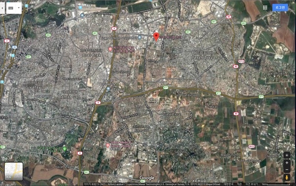 이스라엘 텔아비브의 메디컬 센터를 구글맵으로 찍어보면 지도 맨아래에 좌표가 제공되지 않는다. 반면 구글은 우리나라 연평도의 다중이 모이는 곳 좌표는 버젓이 제공하고 있다. 사진=구글맵