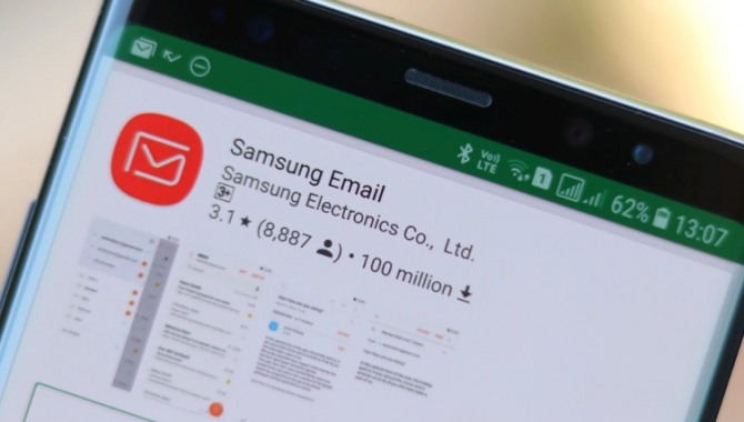 삼성전자가 자체 개발한 이메일 앱이 구글 플레이 스토어에서 다운로드 10억회를 돌파했다.