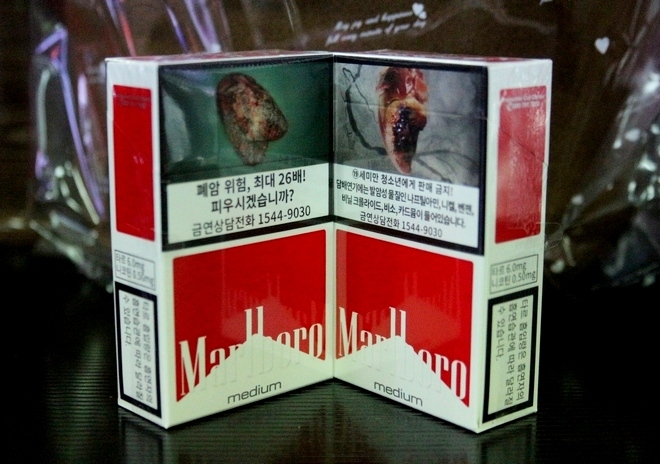 귀수와 부산 잡초가 대국을 펼치는 장면에서 예전 말보로 두갑이 잡힌다. 최근 말보로 포장. 사진=글로벌이코노믹 정수남 기자