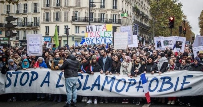 프랑스 파리 북부에서는 10일(현지 시간), ‘이슬람 혐오’에 항의하는 대규모 시위가 벌어졌다. 자료=글로벌뉴스.CA