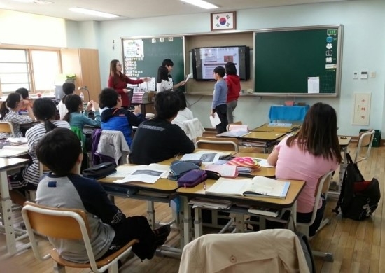 서울 혁신학교로 지정된 한 초등학교의 수업 장면.혁신학교는 토론과 토의식으로 수업을 진행하는 것이 특징이다.사진=뉴시스