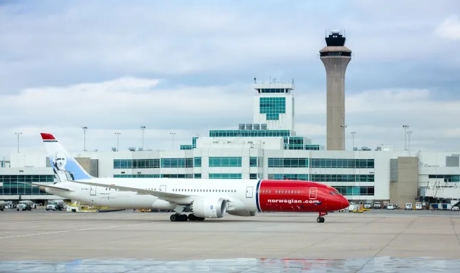 덴버 국제공항에 계류 중인 노르웨이항공 ‘787드림라이너’. 자료=DIA