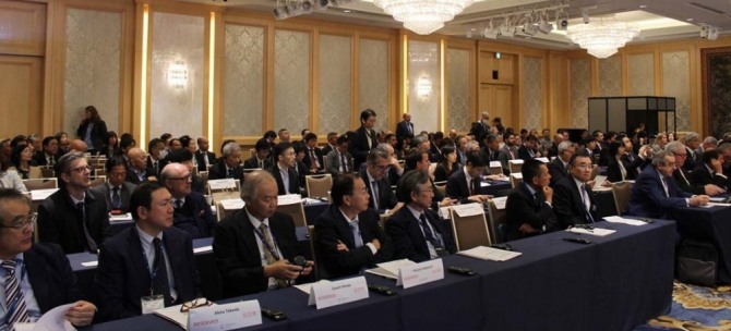 스페인 카탈로니아주 정부와바르셀로나시 대표들이 도쿄를 방문해 일본과의 무역 등 교류를 강화하기 위한 모임을 갖는다.