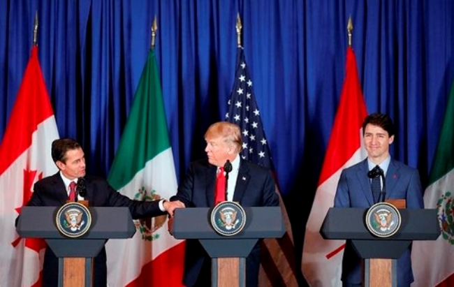 사진은 미국, 멕시코, 캐나다 정상이 지난해 11월30일 G20 정상회의에서 만나 USMCA에 서명하는 모습. 왼쪽부터 니에토 멕시코 대통령, 트럼프 미국 대통령, 트뤼도 캐나다 총리