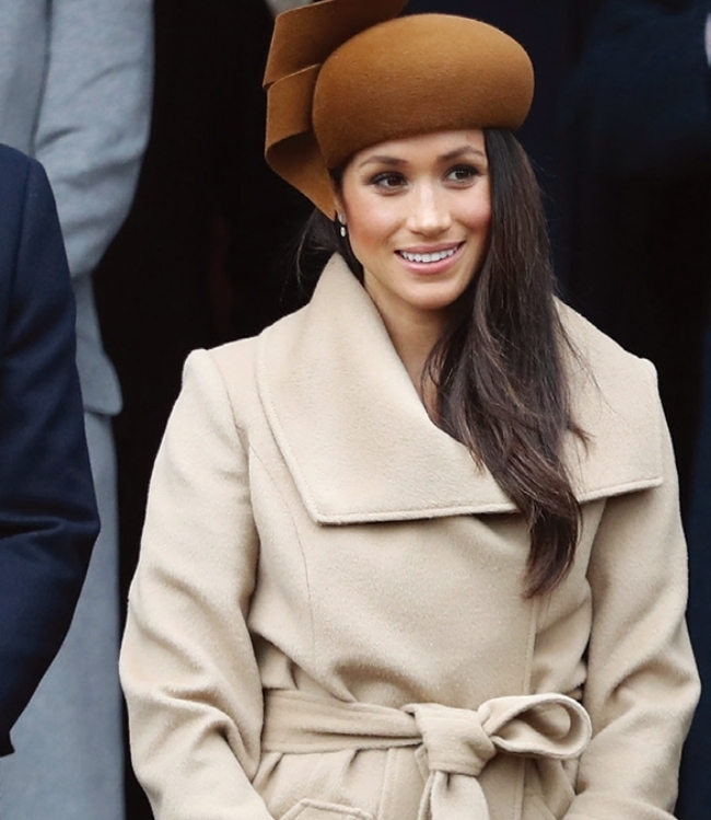 캐서린비와 더불어 영국 왕실 패션리더로 꼽히는 메간비의 코트 스타일.