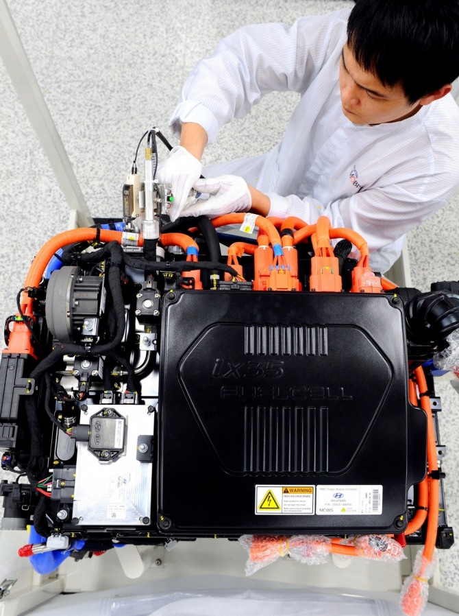 현대모비스는 전동화, 자율차, 커넥티드카를 전략적으로 운용하고 있다. 사진은 수소연료전지차 엔진. 사진=현대모비스 제공