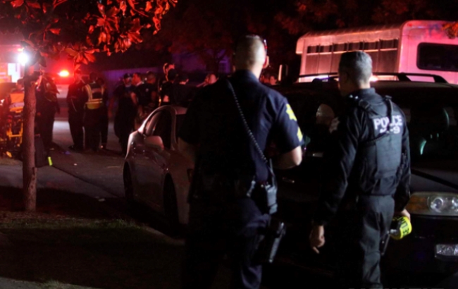 현지시간 17일 밤 미국 캘리포니아 프레즈노의 민가파티에서 총기난사 사건이 발생 4명이 숨지고 5명이 부상한 현장.