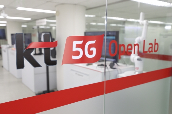 KT는 서울 서초구 우면동에 위치한 연구개발센터에 글로벌 ICT 리더들을 대상으로 5G·AI 등 ICT 혁신기술을 선보였다. 사진=KT