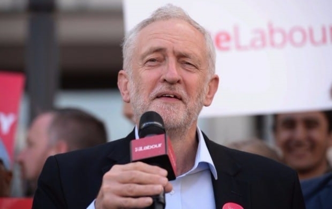 현지시간 21일 영국 야당 노동당 코빈 당수(사진)가 정권공약을 통해 ‘부자·지배층과의 전쟁’을 공식천명했다.