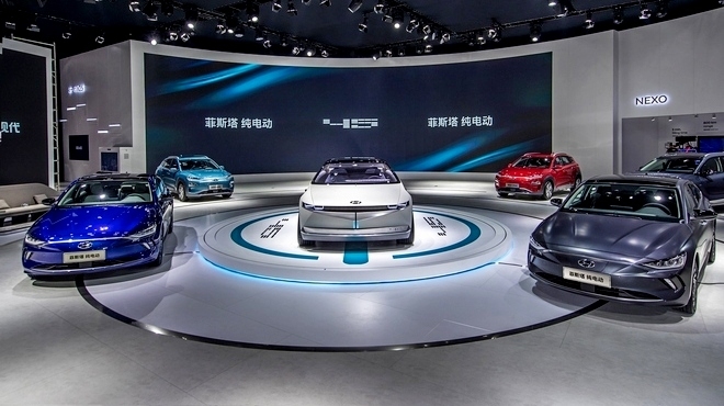 현대차는 1820㎡(약 550평)의 전시공간을 마련하고 중국 전략형 소형 SUV ‘신형 ix25’와 ‘중국형 신형 쏘나타’ 등 14대의 차량을 전시한다. 사진=현대차