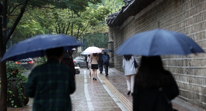 일요일인 24일은 전국 대부분 지역에 겨울비가 내릴 전망이다. 사진=뉴시스