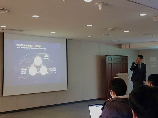 양상진 KT SAT 기술협력팀 본부장이 22일 서울 광화분 KT 사옥에서 5G 위성 통신 기술에 대해 설명하고 있다. 사진=박수현 기자
