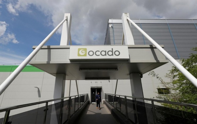 영국 앤도버(Andover)에 있는 오카도(Ocado) 주문처리센터(CFC). 자료=로이터통신