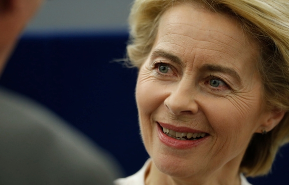 [글로벌 CEO] 우르줄라 폰 데어 라이엔(Ursula von der Leyen)  사상 최초의 탄소 중립 유럽 대륙 건설 