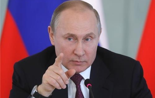 푸틴 러시아대통령(사진)은 현지시간 2일 국내 판매 스마트 폰 등에 자국산 SW설치를 의무화하는 법안에 서명했다.