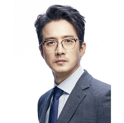 탤런트 정준호(50) 측이 3일 강원도 리조트 불법 영업 의혹에 대해 운영이 관여하지 않았다고 해명했다.사진=정준호 공식 인스타그램 캡처