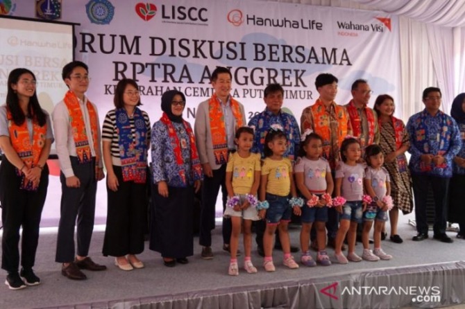 한화생명 인도네시아법인은 DKI 자카르타 정부, 월드비전 코리아, 월드비전 인도네시아와 협력해 켐 파카 푸티(Cempaka Putih)에 Rawasari Anggrek RPTRA(아동 친화적 통합 공공공간)를 건설했다.