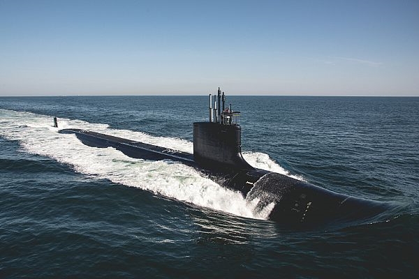 미 해군 버지니아급 3형 잠수함 '딜라웨어'함이 항해하고 있다. 사진=미해군