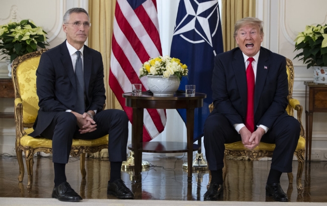 북대서양조약기구(NATO) 정상회의에 앞서 트럼프 미국 대통령과 스톨텐베르그 사무총장이 회담을 하고 있다.