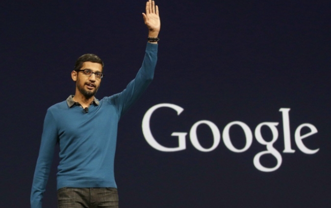 미국 알파벳은 현지시간 3일 페이지 CEO가 퇴임하고 산하 구글의 피차이 CEO(사진)가 후임으로 취임한다고 발표했다.