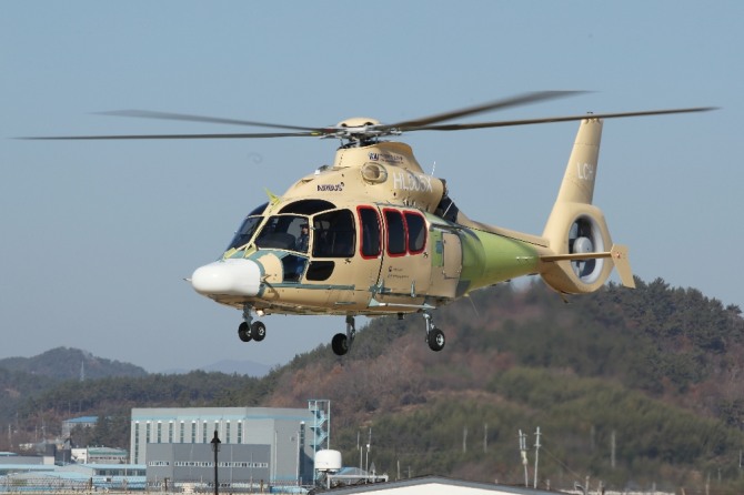 5일 한국항공우주산업(KAI)에서 성공적으로 초도비행을 마친 소형 민수 헬리콥터(LCH)[사진=KAI]