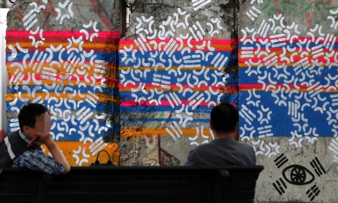 서울 청계천 부근에 있는 베를린 장벽 조각. 독일 베를린시가 지난 2005년 서울시에 기증했다. 사진=뉴시스