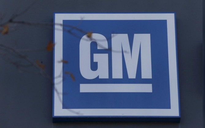 GM 미시간주 공장에 새겨진 GM 로고. 사진=로이터