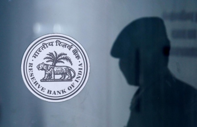 인도 중앙은행(RBI)이 1500개 이상의 도시협동조합은행에 대한 위험을 줄이기 위해 '거버넌스 규정'을 마련할 계획이다. 사진=로이터