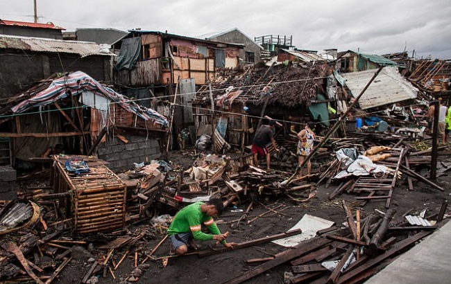강력한 바람과 폭우를 동반한 28호 태풍 ‘간무리’가 덮치면서 쑥대밭이 된 필리핀 북부의 마을.