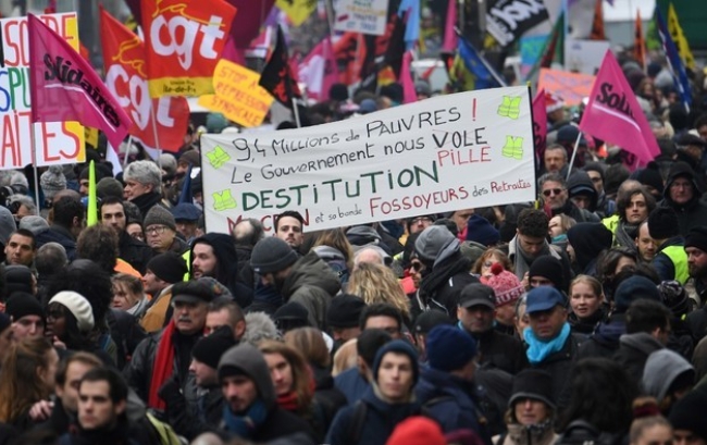 사진은 프랑스 노동자들이 지난 5일(현지시간) 전국적으로 150만 명이 참여한 연금개혁 반대 시위.