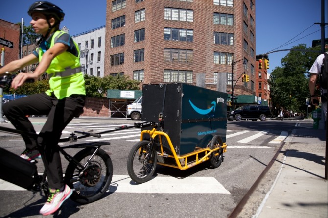최근 미국 뉴욕시에서 전기자전거 택배 시범서비스를 시작한 아마존의 택배전용 전기자전거. 사진=아마존 