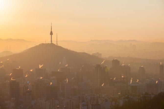 10일 수도권과 충청북도 등에는 올 겨울 첫 '미세먼지 비상저감조치'가 발령된다. 사진=클립아트코리아