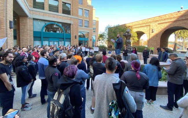 지난달 22일(현지시간) 구글 직원들이 캘리포니아 주 샌프란시스코 구글 캠퍼스 인근에서 회사정책에 반대하는 시위를 벌이고 있다.