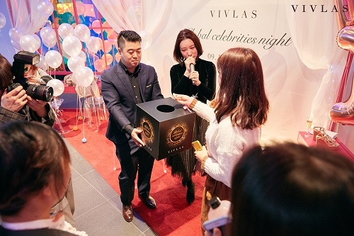 프리미엄 코스메틱 브랜드 ‘비브라스(VIVLAS)’는 지난 9일 서울 명동 플래그십 스토어에서 ‘블랙티라피 페이셜케어’ 라인 론칭 기념 ‘글로벌 셀러브리티 나이트(VIVLAS Global Celebrities Night)’ 파티를 진행했다고 10일 밝혔다. 사진=비브라스