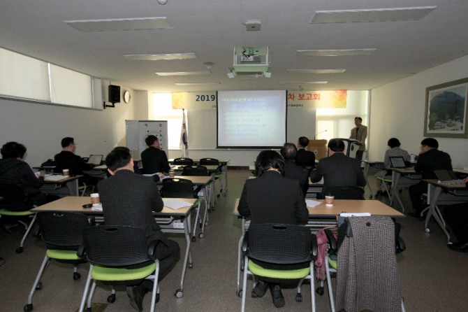 전남도교육청 산하 전남교육정보원 전남교육정책연구소는 지난 9월 19일 1차 보고회에 이어 10일 전남교육연구정보원 1층 중회의실에서 2차 보고회를 갖고 3가지 과제에 대한 연구결과를 발표했다. /전남도교육청=제공