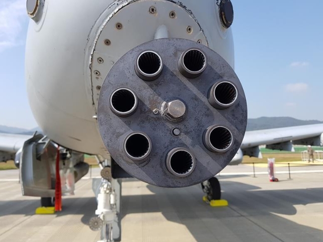 A-10 썬더볼트에 장착된 30mm GAU-8 개틀링포는 분당 4200발을 발사할 수 있다.