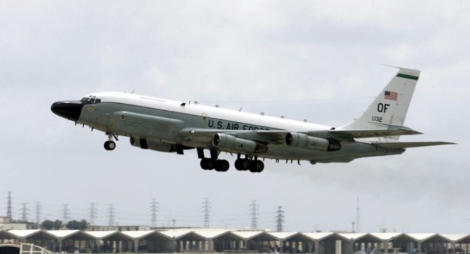 11일 오전 한반도 상공을 비행한 미공군 정찰기 RC-135W 조인트리벳.사진=미공군
