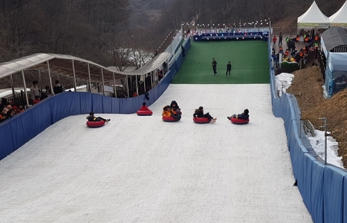 충북 증평군은 6인이 동시에 출발하는 눈썰매장 '좌구산 휴양랜드 썰매장'을 오는 21일 개장할 예정이다. 사진=증평군 