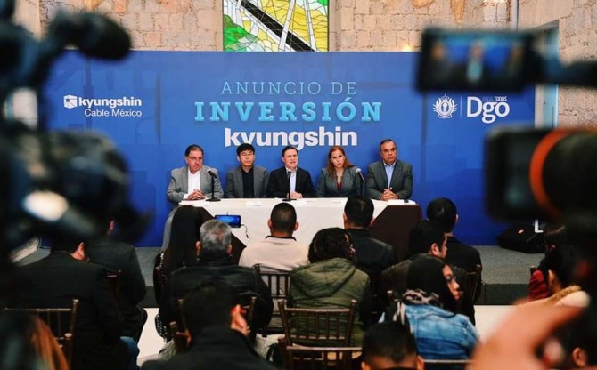 경신전선 멕시코 법인 관계자들이 두랑고와 고메스팔라시오 지역 관계자들이 참석한 가운데 신규 투자계획을 11일(현지시간) 발표하고 있다. 사진=밀레니오
