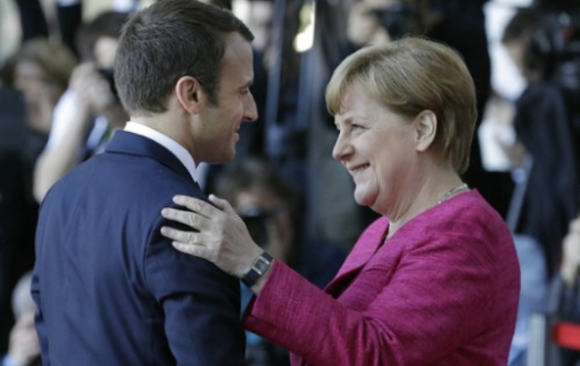 영국의 총선결과에 대해 경계감을 드러낸 메르켈 독일 총리(오른쪽)와 마크롱 프랑스 대통령(왼쪽).