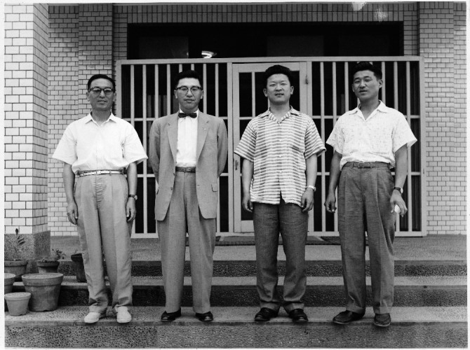 LG화학 부산 연지동 공장(앞에서 왼쪽부터 구인회 창업회장, 구평회 창업고문, 구자경 명예회장, 구자두 LB인베스트먼트 회장[사진=LG그룹]
