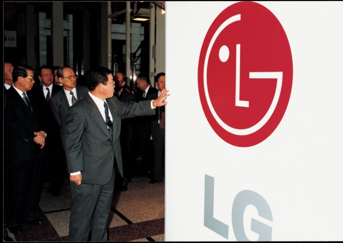 1995년 1월 3일 'LG'로 새출발 하는 구자경 명예회장
