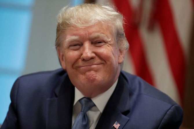 도널드 트럼프 미국 대통령이 9일(현지시간) 백악관에 열린 내각회의에서 미소를 짓고 있다. 사진=뉴시스