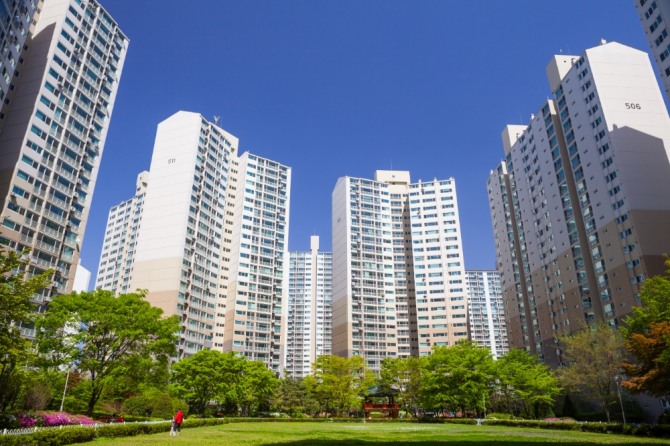 서울 시민 10명 중 7명은 부동산 보유세 강화에 찬성하고 있는 것으로 나타났다.사진=뉴시스